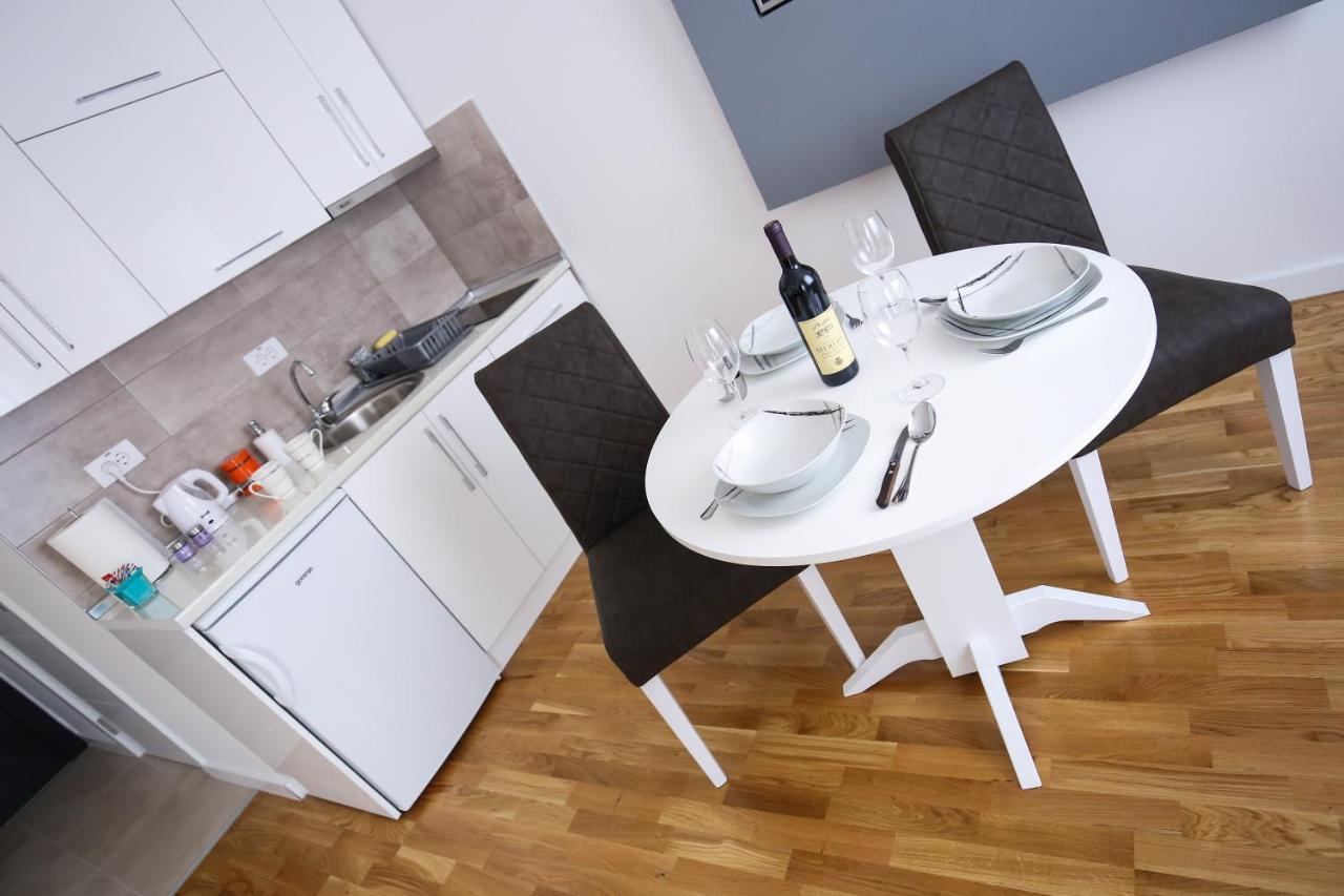 Manirosi 3 Apartman 수보티차 외부 사진